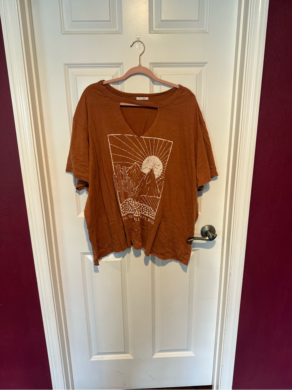 Maurices Rust Brown Graphic Short Sleeve Top with Front Cutout